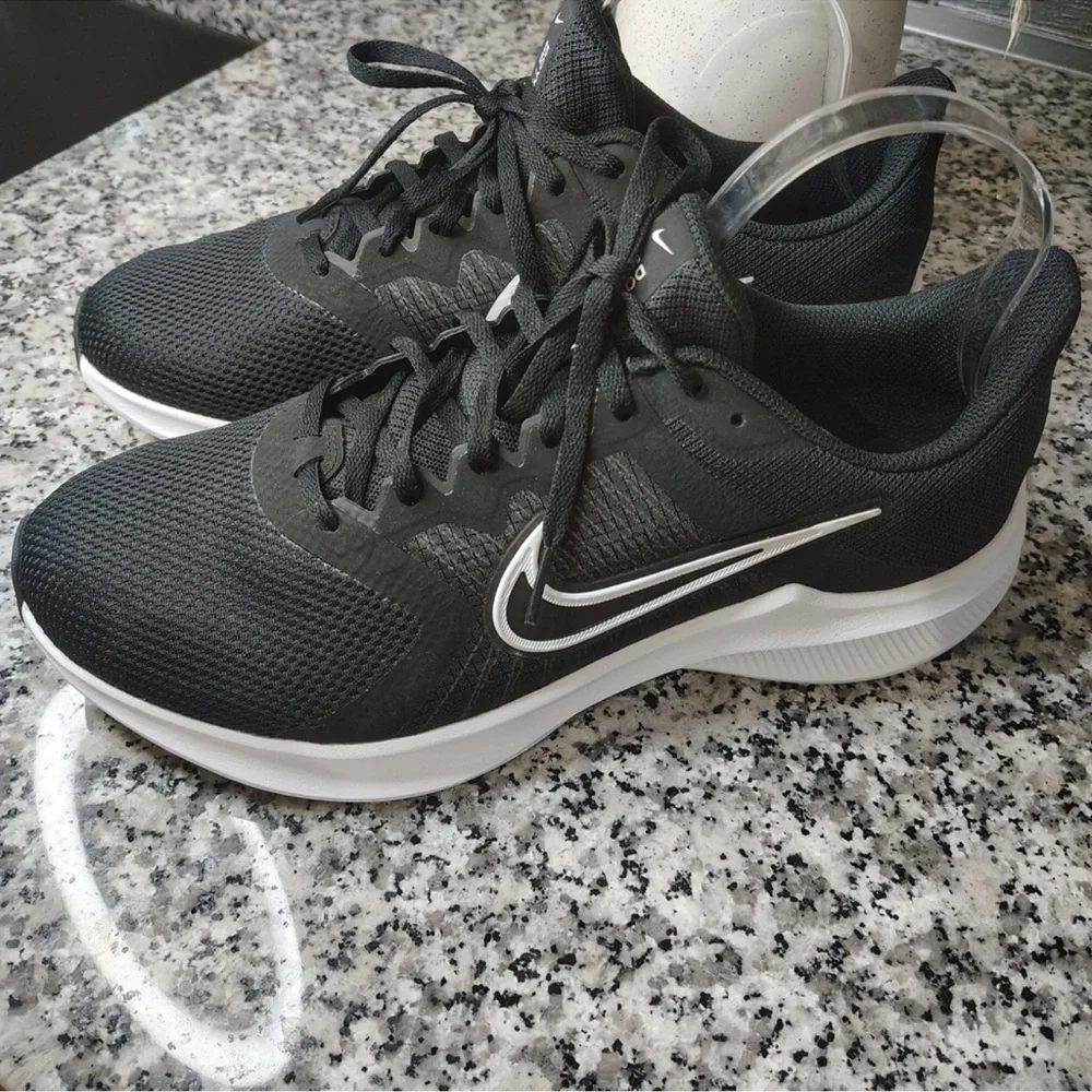 Nike NWOB Women's Black and White Athletic Downshifter Shoes Size 10